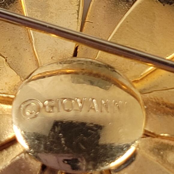 Vintage Giovanni Gold Tone Flower Brooch Pin Signed  Retro Floral Jewelry - Picture 5 of 6